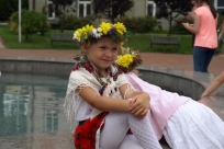 Puszczanie wianków do fontanny